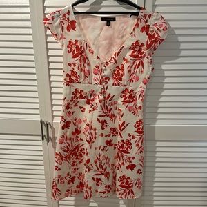 Banana Republic dress with button v-neck cap sleeve. Size 8. Worn once